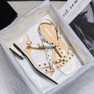 Sandalen 2023 Zomer Elegante lage hiel Damesklivetten Sandalen mode Koreaanse stijl luxe ontwerp trouwschoenen bruids grote maten slippers