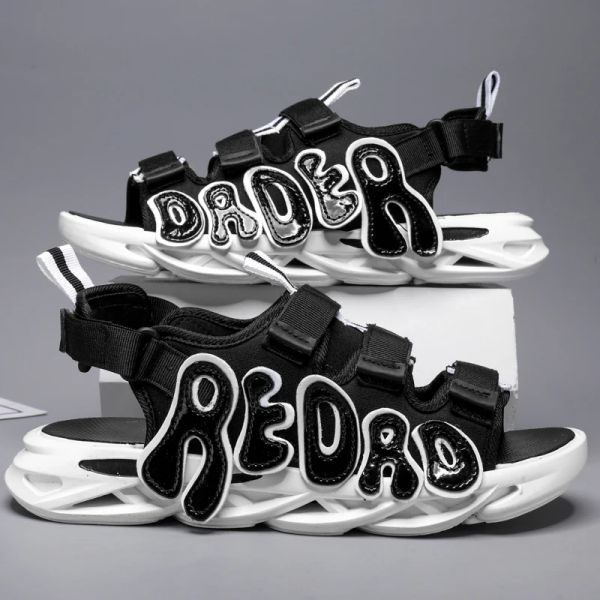 Sandalias 2023 Moda de verano Men negros Diseño de letras Sandalias Ligeras de los pies abiertos Zapatos para Mujeres sandalias de plataforma