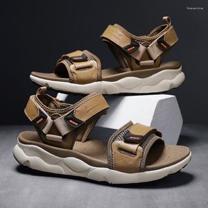 Sandalias 2023 verano hombres moda Casual al aire libre ahueca hacia fuera la playa pescador hombre zapato plataforma caminar zapatillas deportivas de lujo