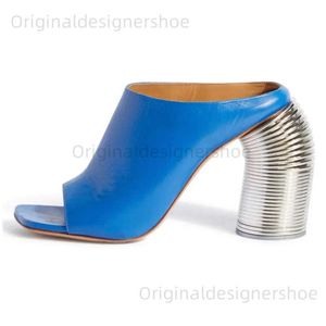 Sandales 2023 Été Nouveau Designer En Forme De Talon Haut Sandales Pour Femmes Mode Bout Ouvert Tête Carrée Muller Chaussures 44 Grandes Pantoufles Pour Femmes T240323