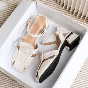 Sandalias 2023 Verano Nuevas sandalias para mujer Estilo romano Diseño de moda Fiesta y ropa de trabajo Zapatos casuales para mujer Tacones altos Tamaño 41-43 231129