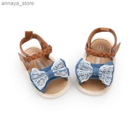 Sandalen 2023 Zomer Pasgeboren babymeisje Prinses Bowtie Schoenen Soft Sole Pu Leuke platte schoenen Geschikt voor 0-18m Board Shoesl240429