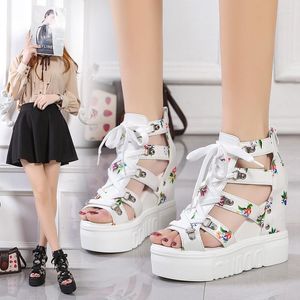 Sandalen 2023 Zomer Romeinse dames hoge hakken bloemen veter spons cake wig vissen mondschoenen rug ritssluiting thi