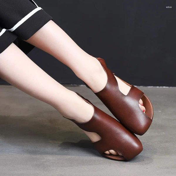 Sandalias 2023 verano mujeres de fondo plano cuero genuino zapatos planos hechos a mano negro / marrón