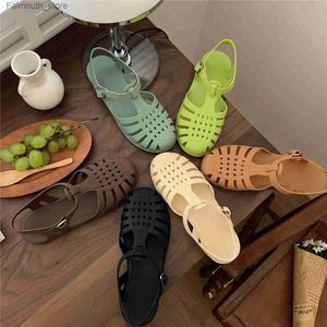 Sandales 2023 Été Femmes Roman Jelly Sandales Vintage Flat Transparent Crystal Beach Sandales Round Toes Casual Hollow Designer Chaussures Q240419