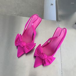 Sandalen 2023 vrouwen 8 cm hoge hakken dame fetish lage slingback vlinder boog knoop zomer sandles luxe ontwerper perzik schoenen