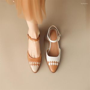 Sandalen 2024 6480 mode gemengde kleur casual ronde teen zomer beknopt Romeinse schoenen dikke hiel lage hakken voor vrouwen