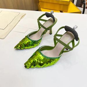 Sandalen 2024 800 Hollow Out Slingbacks Pointy Toe vrouwen Hoge hakken kristalgrootte 35-42 dames bruidshurkschoenen zomer 56100