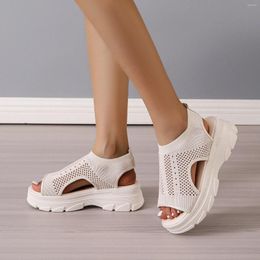 Sandalias 2024 Diseñador Zapatos de moda de hebilla de lujo Damas Summer Flyweving Mesh Gruida Bottom Hollow Out Open Toe Sandalias de Mujer