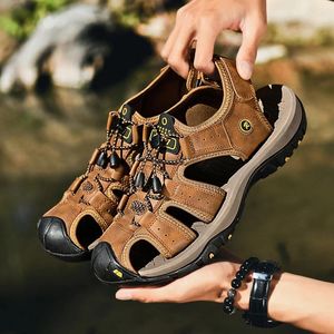 Sandalias 2024 Zapatos de cuero genuino para hombres para verano Tamaño grande Hombres Moda al aire libre Playa de suela gruesa y zapatillas