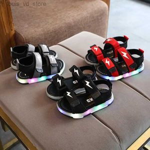 Sandalen 2024 Nieuwe mode Kids Led Sandalen verlichten kinderen Zomer Gloeiende Sport Boys Girls flitsen Soft Beach Shoes Sandalias T240415