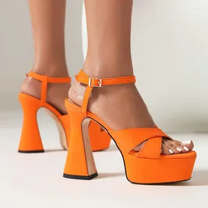 Sandales 2024 Orange Rose Mode Filles Chaussures d'été Fête d'anniversaire Mariage Talons de mariée Bout ouvert Femme Robe Pompes Plate-forme