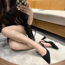Sandales 2024 Vente d'été Couleur solide Fashion sexy Slingback High Heels Back Strap Chaussures pour femmes pointues Toe
