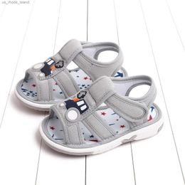Sandalen 2024 Zomer 0-12 maanden Pasgeboren jongens Cartoon Gedrukte zachte wieg schoenen Baby First Walking Anti Slip Sandals Soft Solesl240429