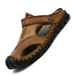 Sandales 2024 Été 875 hommes Chaussures classiques en cuir Swippers Soft Roman confortable Faussettes de marche extérieures