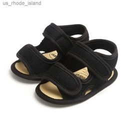 Sandalen 2024 Zomer babyjongens en meisjes ademende niet-slipschoenen sandalen met zachte zolen voor kinderen eerste wandelaar 0-18 ml240429
