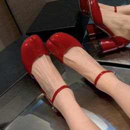 Sandalen 2024 Zomer Mode Ontwerp Dikke Hakken Schoenen Voor Vrouwen Split Teen Holle Mary Jane Zapatos De Mujer