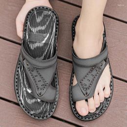 Sandales 2024 Chaussures de plage non glissantes en cuir masculin pour hommes Les hommes portent la première couche de saute
