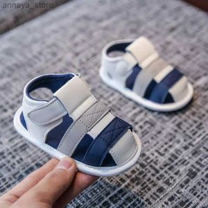 Sandales 2024 Été Nouveau bébé chaussures Première paire de garçons et filles nouveau-nés Première Walker Indoor Anti Slip Baby Sandals Beach Baby Sandalsl240429