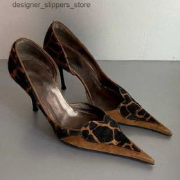 Sandales 2024 Été Nouveau Pointy Fashion Leopard Print Womens Slippers Womens Chaussures Fomes High Heels Elegant Ladies Q240511