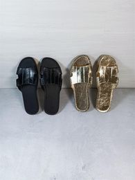 Sandalen 2024 Summer Open Toe Black Gold Eel Skin Beach Flat Slippers Women Outerwear