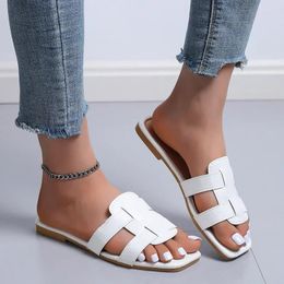 Sandalias 2024 verano mujeres tacones planos zapatillas diseño de moda diapositivas de punta abierta casual mujer playa flip flop zapatos más tamaño 35-43