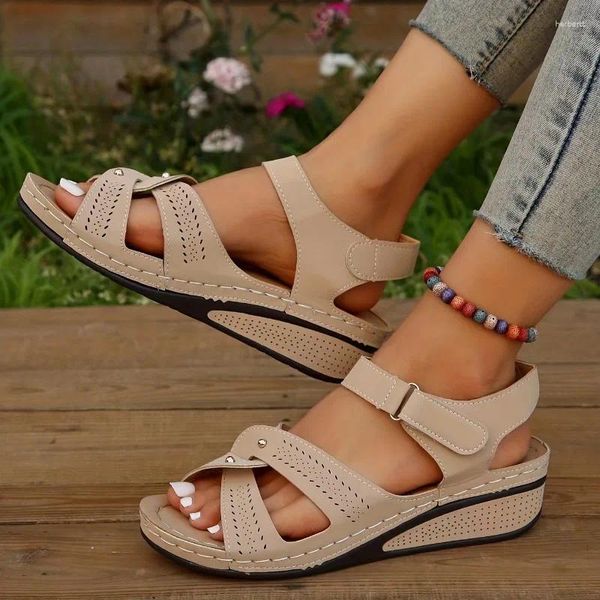 Sandales 2024 Femmes Summer Fashion Designer Semelle épaisse Pantoufles en plein air Casual Beach Wedge Zapatillas Muje