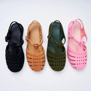 Sandales 2024 Chaussures de gelée plate en velours pour femmes Coréen Filles adultes Retro Baotou Roman Ladies Frosted Hollow Woven Beach