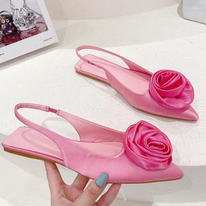 Sandalen 2024 Vrouwen Smmer Roze Bloem Platte Schoenen Mode Zomer Gladiator Back Strap Slingbacks Party Puntschoen Prom