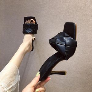 Sandales 9090-3 Chaussures de design de marque Femme Slipers Summer carr￩ Toe High Heels Femmes Teave Fixe Robe Bleu Bleu