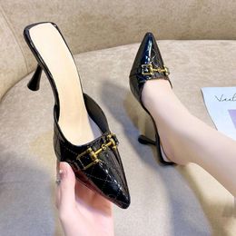 Sandalias y zapatillas para mujer usan medio arrastre 2021 zapatos de tacón alto para mujer puntiagudos tacón fino moda Baotou verano