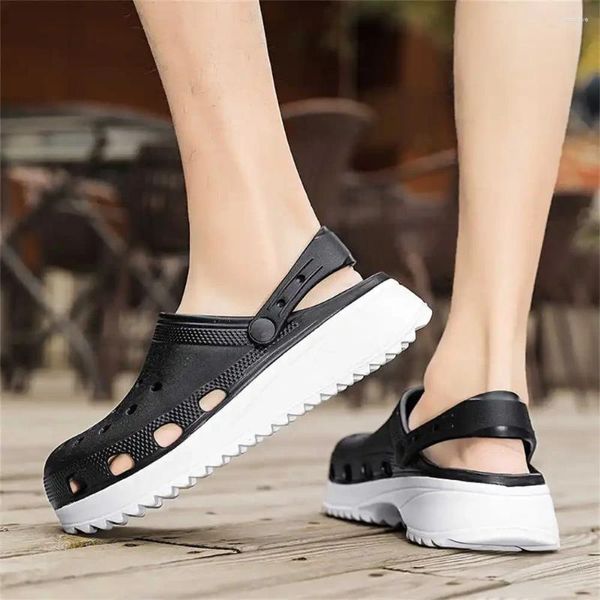 Sandales Anti-Slip Beach Bath Unisexe Slipper Chaussures pour les personnes âgées Men Summer 2024 Sneakers Sport Snearkers Sneacheurs