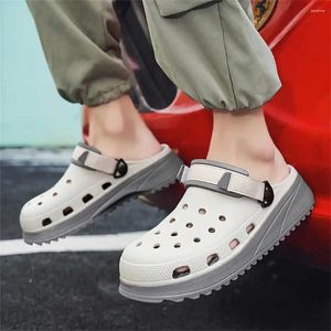 L'apparence des sandales augmente les baskets saisonniers de la maison pour hommes chaussures pantoufles en gros sports portables 2024g