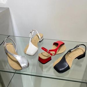 Sandalen aankomsten vrouwen zilver zwart rood beige zomer plat lage hakken rugriem schoenen vrouw buiten pompen maat 35-39Sandals