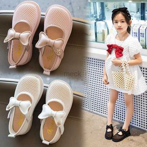 Sandalen Baby Girl Hollow Out 2024 Spring en Summer Fashion Soft Bottom Bow Princess Shoes Sandals 240419