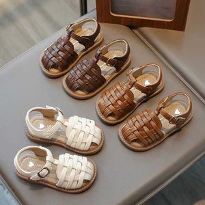 Sandalen Baby Girl Sandalen Zomerjongen Fashion Childrens Cut Beach Shoes Woven Style Childrens Schouder Walking Flat Sandals D240515