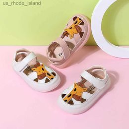 Sandalen babyschoenen leer schattig girafpatroon babysandalen geschikt voor meisjes met gesloten tenen non -slip baby sandalen in zomerl240429
