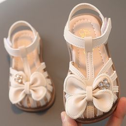 Sandales bébé semelle souple antidérapante Baotou nœud papillon polyvalent belle mariage fleur fille petites chaussures en cuir 230714