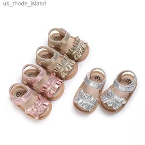 Sandalen baby zomer sandalen kleuterschool meisjes niet -slip zachte zool wandelschoenen casual en lichtgewicht eerste stap walker pasgeboren strand krib schoenensl240429