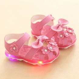 Sandals Balita Perempuan Musim Panas Baru Led Dengan Lampu Bayi Pita Bunga Bercahaya Ringan Bernapas Sepatu Anak Anak 230516