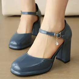 Sandales grande taille 33-45 cuir verni bout fermé bloc bleu marine à talons hauts Mary Janes chaussures d'été rétro romain femmes talons