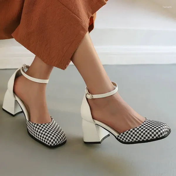 Sandalias Tamaño grande 33-50 Houndstooth Plaid Checker Pattern Trend Lady Dress Bombas Verano Zapatos de tacón alto Mujeres Tacones blancos