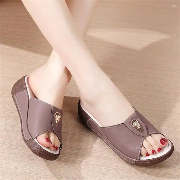 Sandales Big Sole Hauteur Up Funny Slipper Woman Chaussures Summer 2024 Sneakers de douche Sports Ternis Acheter Badkets Badkets