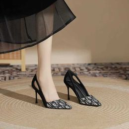 Sandals noirs sexy talons hauts conception de grandes marques femmes chaussures simples de printemps nouveaux talons pointus talons 9cm Commutation professionnelle confortl2404