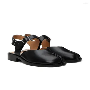 Sandales noires à bout fendu pour hommes, mocassins Tabi en cuir souple, avec sangle à la cheville, chaussures d'été pour hommes