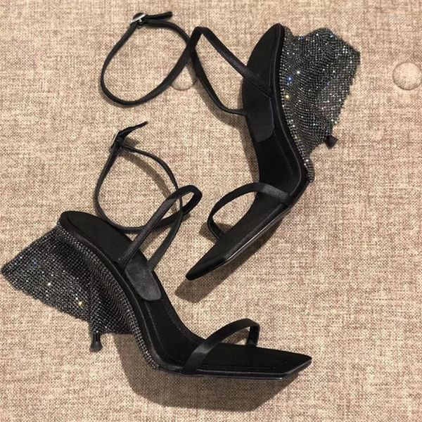 Sandalias Bling Black Rhinestone Tassel Covered Heel Sandalia Verano Punta abierta Mujer Tobillo Correa Gladiador Zapatos Recorte Fiesta