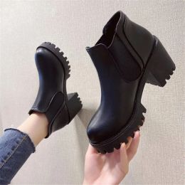 Sandals Botas Mujer Fashion Women Square Heel Heel Botkle Boots Automn Winter Plateformes Zapatos Mujer Pu Leather Slip on Pump Motorcycle Shoes