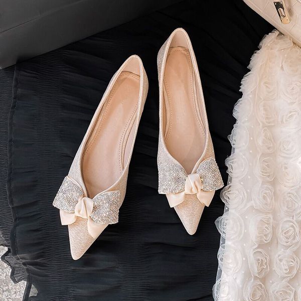 Sandalias de diseñador de marca, zapatos planos con lazo grande de cristal para mujer, zapatos de bailarina de punto con purpurina puntiaguda, zapatos de boda con pajarita de seda, talla grande 230324