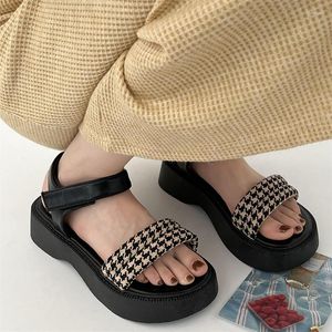 Sandales marque Designer plate-forme femmes noir plage mode dames classique rétro romain femme chaussures plates été 2023