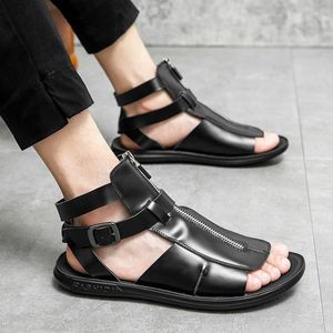 Sandals Brand Ew pour les hommes d'été mode rétro plate décontracté plage mâle chaussures romaines mâles bottines en cuir de haute qualité hoes dm de haute qualité